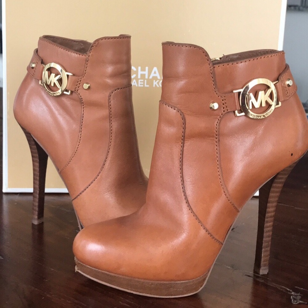 Michael Kors Wyatt Bootie in Cognac Size 5.5